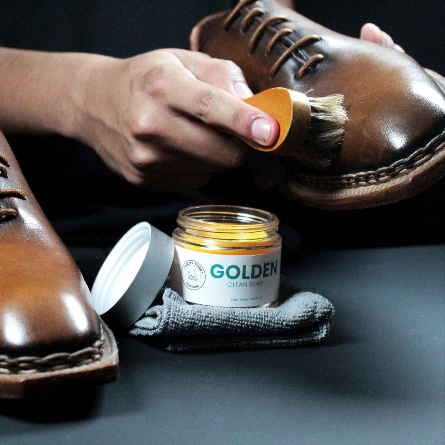 Jabón limpiador e hidratador de pieles